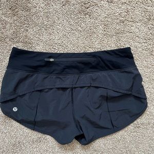 Lululemon black speed shorts size 6 (2.5”)